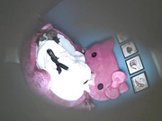 特色小旅馆哈喽KT圆床偷拍愣青小伙和大奶少妇激情啪啪前情深一吻