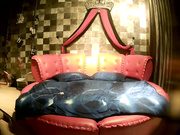 特色情趣房年轻情侣开房做爱苗条美女看似清纯内心无比淫荡穿水手制服啪啪大声淫叫女上疯狂扭动高潮对白淫荡