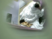 特色酒店钟点房偷拍嫩白美少妇和情人开房啪啪挺能干的搞了2个小时