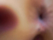 渣男搞女朋友闺蜜还内射，妹子都被干哭了 自己还在那里慢慢的姘菊花