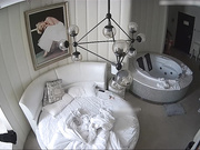 身材性感苗条的白嫩小美女应该是背着男友酒店偷情,刚操一会突然接到短信赶紧穿上衣服走了,长得真漂亮!