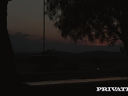 户外躺椅上爆操熟女屁眼