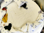 主题房俯拍大金链子小手表土豪哥性欲旺盛与阴毛茂密身材不错妹子歇歇干干共打了5炮体格不行真受不了