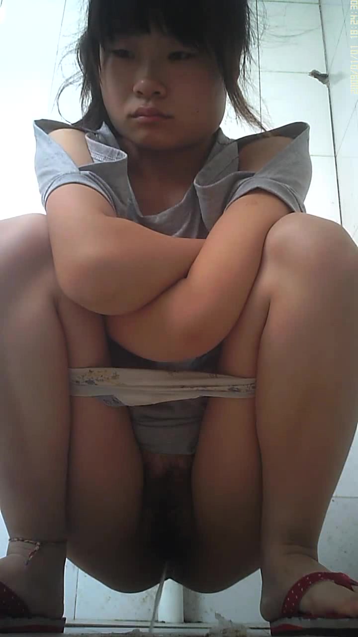 大学女生宿舍厕拍系列3 个个穿着睡衣刚起来一脸懵逼