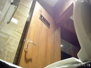 某高级快餐厅TP女员工和女顾客方便皮裤俏皮小美女惹人爱