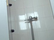 商场排队厕拍系列1 妹子的红内裤很是扎眼 人也长的漂亮