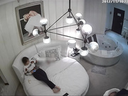 震撼推荐-豪华套房偷拍热恋中的大学情侣酒店亲热后准备开操时,美女突然发现监控,2人立马不干了,胸真大!有对白!