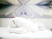 大神素人投稿1月精品大片泰国篇：约啪泰国旅游活泼可爱学生妹,小穴紧致难以进入,疼痛难耐直喊：慢一点.高清版!