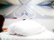 大神素人投稿1月精品大片泰国篇：约啪泰国旅游活泼可爱学生妹,小穴紧致难以进入,疼痛难耐直喊：慢一点.高清版!