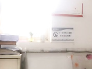 在某通公司业务代办点上班好骚的妹子在办公室露奶脱裤自摸摸出水