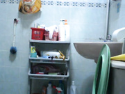 放假去姨妈家玩在浴室放个针孔摄像头偷拍表姐好牛啊站着撒尿奶子很坚挺