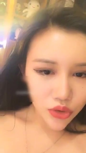 最近非常火的网红女主播洋大葱洗澡直播好想插她大屁股