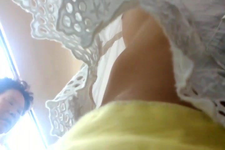 公交车上为了多看几眼真空妹子的诱人粉葡萄 愣是多坐了一站地