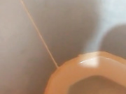 大胆女国内某大型室内温泉娱乐水世界暗藏摄像机TP女士更衣间好多年轻妹子换衣