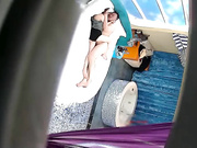 高质量精品酒店浴缸房偷拍年纪较大领导模样的大叔和情人开房鸡巴不够大用棒棒辅助干了两次