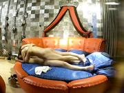 精品酒店偷拍貌似中年男领导和身材颜值很正点美女下属啪啪,宝刀未老各种猛操爽的美女完事后还爬他身上腻歪!