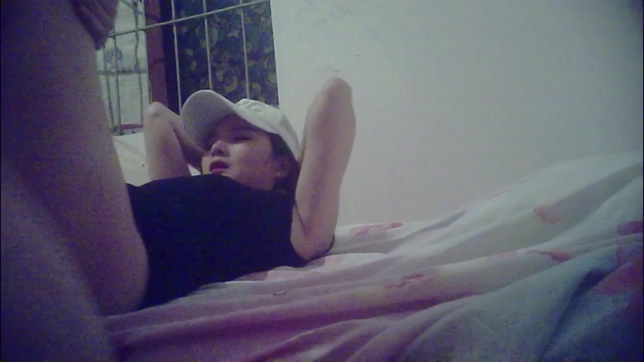 烟酒店女神级性感美女老板狼生意不好在屋内兼职援交,200元就能干上这种极品美女还是毛少馒头逼,太值了!