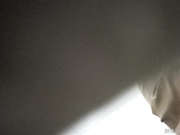 最新全景云上会 无死角围拍人字拖粉阴唇美少女从狭窄逼缝喷出两股清流