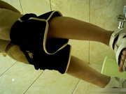 站流出雲上會所高清系列高跟美眉尿的很急像噴泉一樣