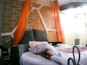 清纯漂亮的长腿美女刚到酒店房间异地男友就迫不及待的要操她,有点害羞跑到洗手间又被拉出来按在床上干!