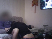 寂寞丰满少妇趁老公不在家把情夫领家里偷情饥渴难耐衣服不脱沙发上搞一炮回床又干一炮