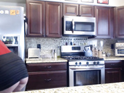 身材丰满巨乳国外纹身妹子厨房性感短裙诱惑 桌台上道具自慰逼逼无毛很是诱惑不要错过