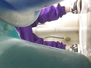 20岁小姐姐厕所尿尿偷拍