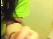 国中中学生偷情，小小年纪就学吃男同学的鸡巴啦，文艺的女孩实在太甜了，让我思念起中学时代！