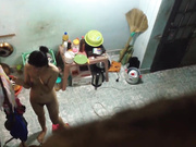 猥琐房东偷拍性感漂亮的小美女下班回来洗完澡被男友拉到床上各种姿势狠狠抽插,男的真猛连干3次美女捂着嘴强忍着淫叫