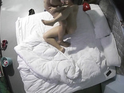 颜值不是很高的眼镜大学生妹子身材丰腴一对大波够玩一阵的超赞被校友翻过来调过去的搞娇喘淫叫不止