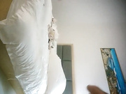 中年男宾馆约操附近学院偷偷出来兼职援交的漂亮学生妹,提前偷吃了性药各种姿势用力猛干,套子都干破了还没射,换一个