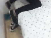 两个脑残90后不肯走要拍闺蜜和男友啪啪在一旁指导说什么安全期不能啪啪会怀孕的