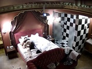 情趣酒店美式大床偷拍出差和女同事激情搞完一炮玩穴梅开二度穿上内衣干