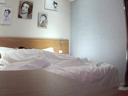 超美少妇酒店和情人啪啪被老公偷录曝光