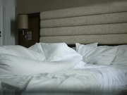 胳膊受伤了小哥酒店约操极品身材的女友露脸