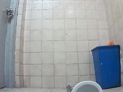 【全網推薦】【學校教師專廁】好像知性的女性都喜歡反蹲著撅著屁股噓噓 粉嫩的菊花和木耳盡收眼底 原版高清