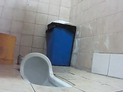 【全網推薦】【學校教師專廁】好像知性的女性都喜歡反蹲著撅著屁股噓噓 粉嫩的菊花和木耳盡收眼底 原版高清