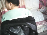 住宅小区出租房没鸡头自己单干的卖肉少妇老中青来者不拒2小时连续接待了好几个嫖客吃快餐