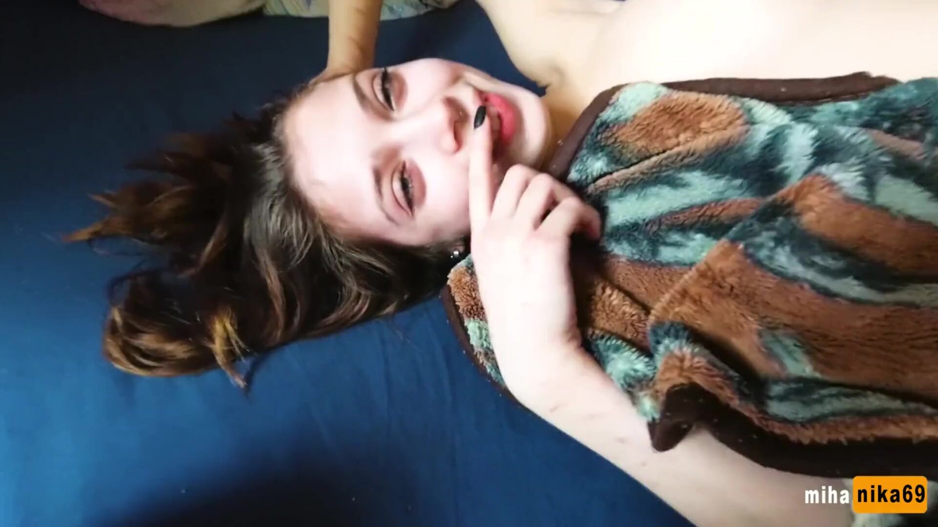 MihaNika69 - 强力射精口爆到女孩嘴里