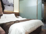 酒吧上班的气质性感陪酒女发个大红包约炮