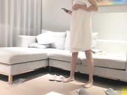 约炮长腿妹子沙发上操翘臀口交站立后人抽插