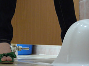 韩国LG电子公司写字女厕偷拍OL白领尿尿