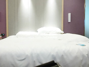 肤白貌美丸子头外围女黑森林骚水不断02