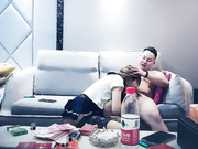 约高端外围妹学生情趣装埋头口交腰细大屁股