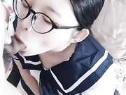 司语女神学生制服装颜射口爆