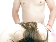 乖巧的骚妇露脸跟大叔激情深喉口交丝袜诱惑