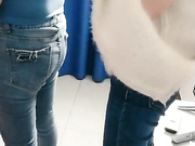 大哥用钱买贞操强扒学妹按着头草嘴后入内射