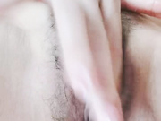 混血红唇多毛小穴手指拍打大量出水顶级美腿