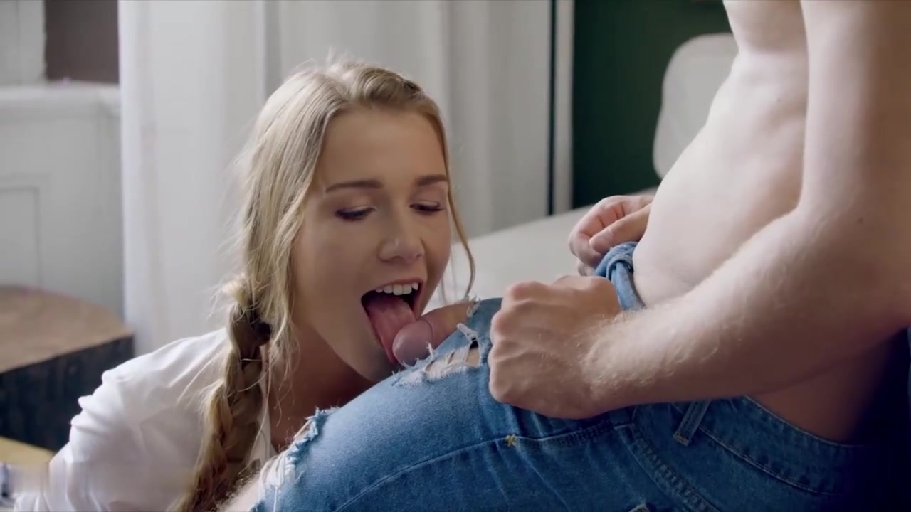 克里斯托在化妆时从裤子里跳出来，引诱了这位演员