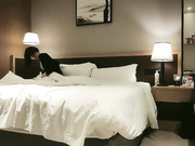 难得遇见一个极品黑丝小贱货吃奶的力气狠狠地操她